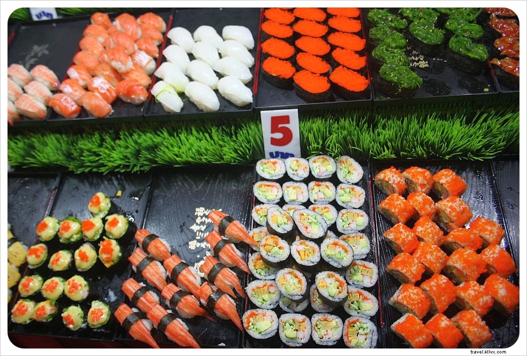 Exploring Thailand s Vibrant Street Food Scene: A Vegetarian s Delight in Bustling Markets