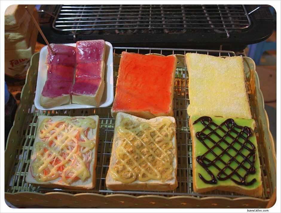 Exploring Thailand s Vibrant Street Food Scene: A Vegetarian s Delight in Bustling Markets