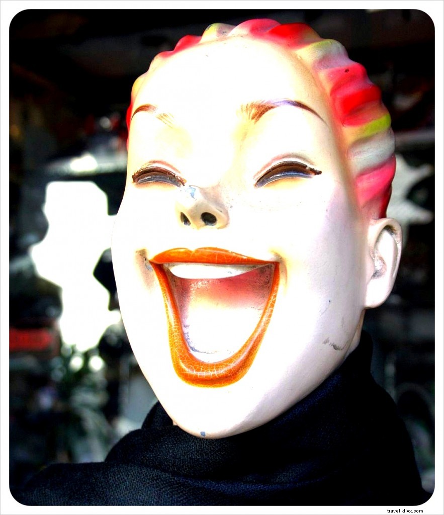 First Impressions of Thailand: A Traveler s Delight in the Land of Smiles