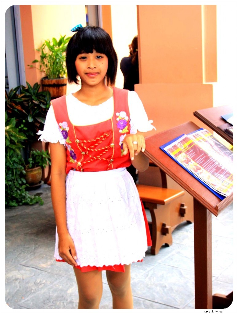 First Impressions of Thailand: A Traveler s Delight in the Land of Smiles