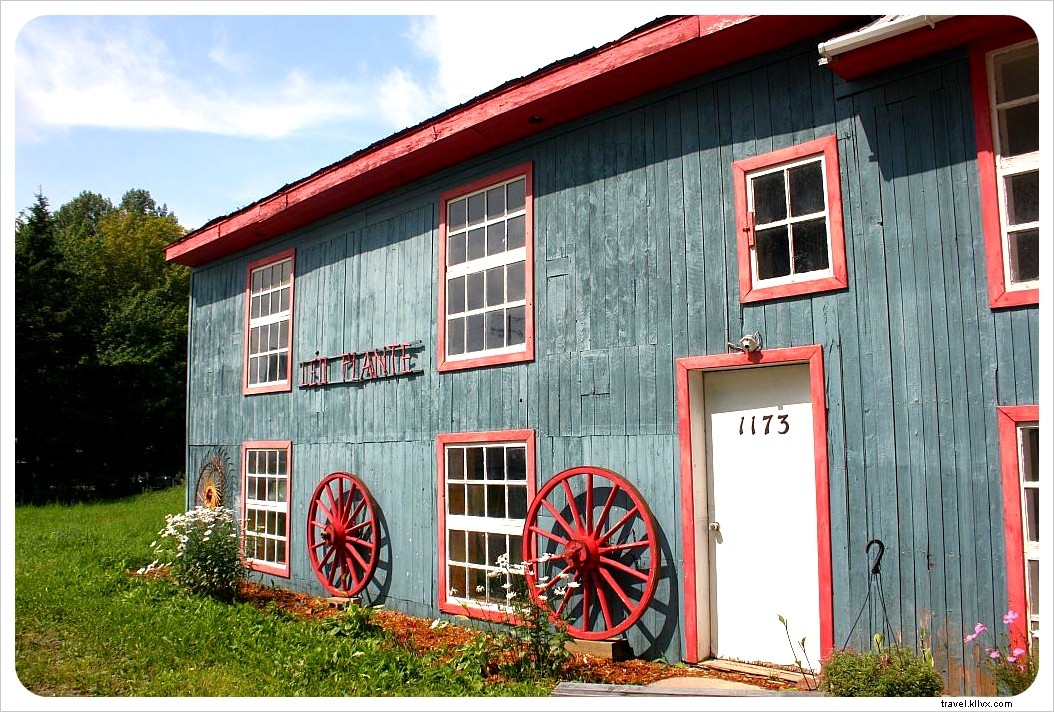 5 Must-Visit Canadian Attractions Near the U.S. Border