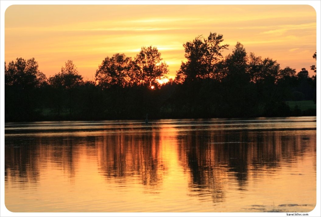 5 Must-Visit Canadian Attractions Near the U.S. Border