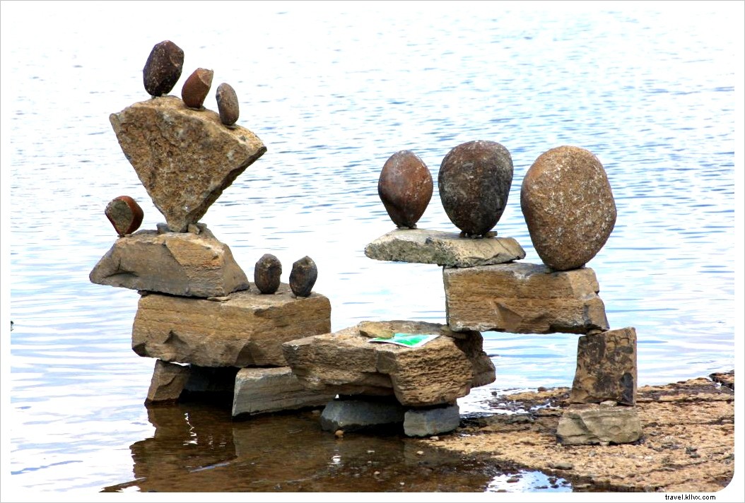 5 Must-Visit Canadian Attractions Near the U.S. Border