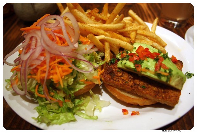 33 Iconic Reasons to Love Chicago: Skyline Views, Deep-Dish Pizza & Hidden Gems