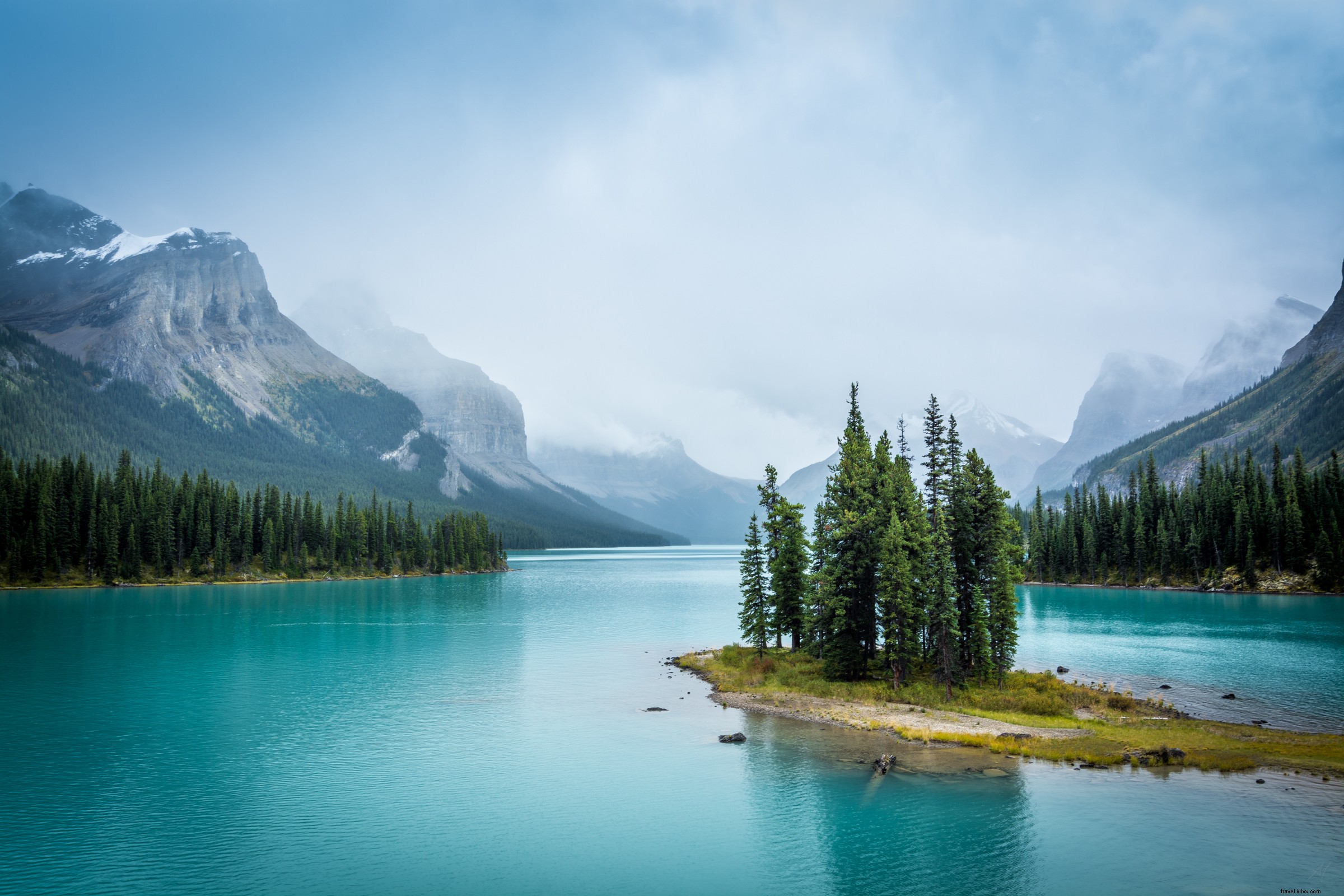 Top 6 Must-Visit National Parks in Canada: Stunning Landscapes and Adventure Guide