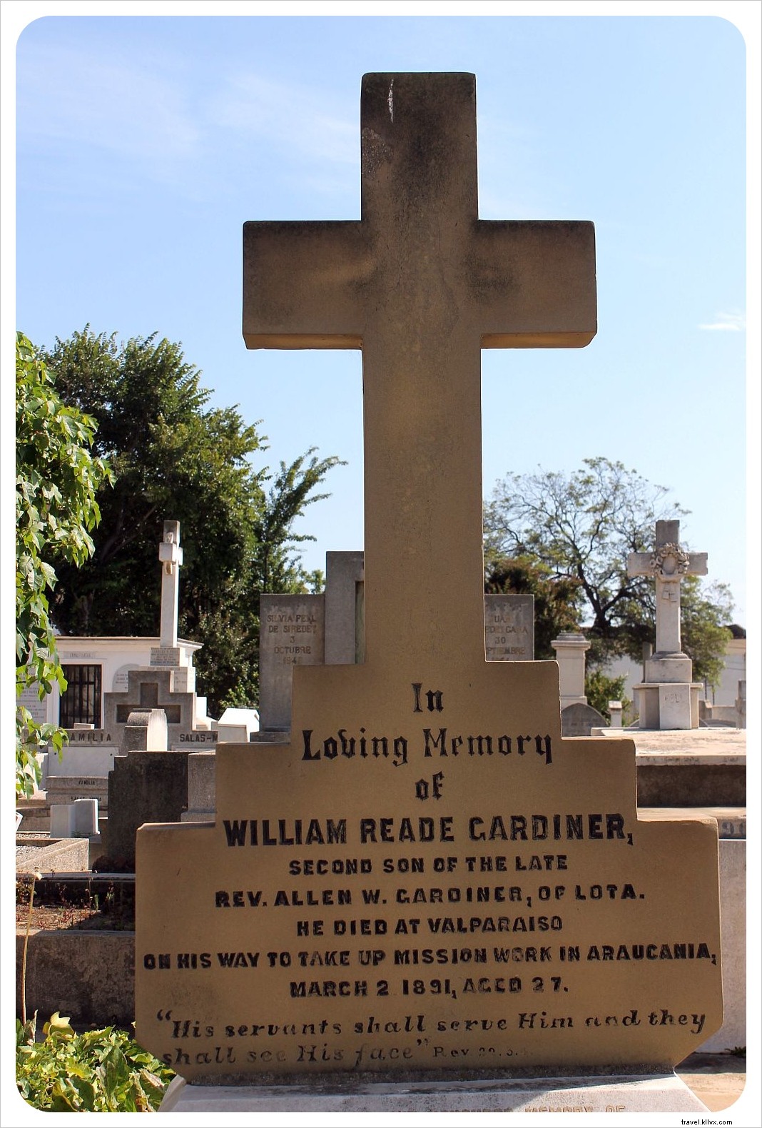Discover Valparaíso s Soul: Tales from the Cementerio de Disidentes