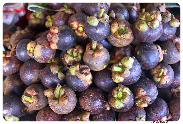 Photo Essay: Vibrant Markets of Cambodia – Exotic Fruits, Street Food, and Local Life