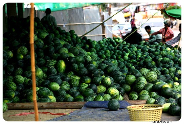 Photo Essay: Vibrant Markets of Cambodia – Exotic Fruits, Street Food, and Local Life