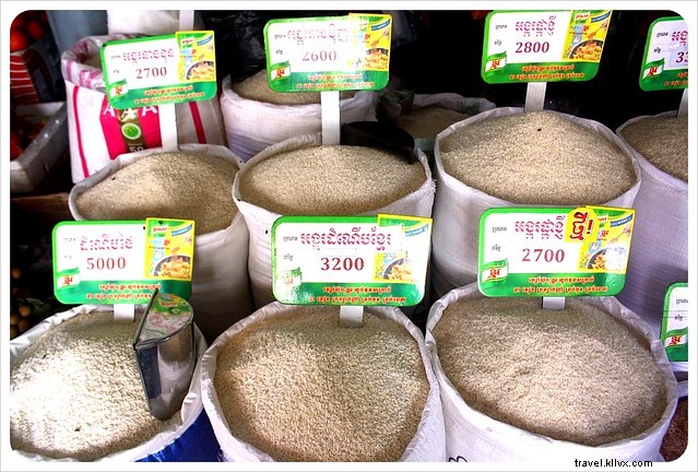 Photo Essay: Vibrant Markets of Cambodia – Exotic Fruits, Street Food, and Local Life