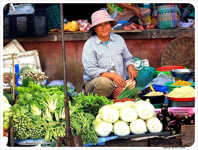 Photo Essay: Vibrant Markets of Cambodia – Exotic Fruits, Street Food, and Local Life