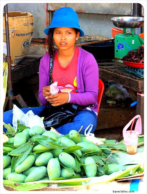 Photo Essay: Vibrant Markets of Cambodia – Exotic Fruits, Street Food, and Local Life