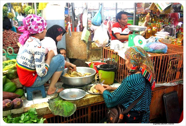 Photo Essay: Vibrant Markets of Cambodia – Exotic Fruits, Street Food, and Local Life
