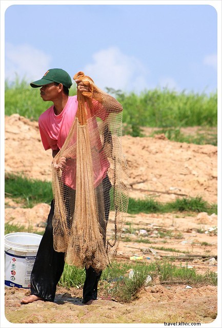 Life on Lake Tonle Sap: Exploring Cambodia s Thriving Floating Village of Chong Khneas