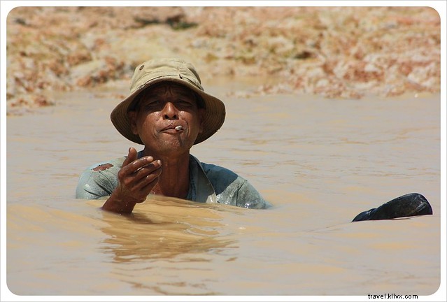 Life on Lake Tonle Sap: Exploring Cambodia s Thriving Floating Village of Chong Khneas