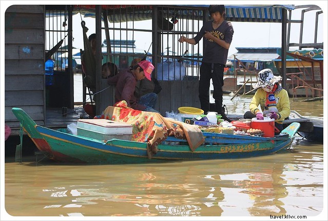 Life on Lake Tonle Sap: Exploring Cambodia s Thriving Floating Village of Chong Khneas