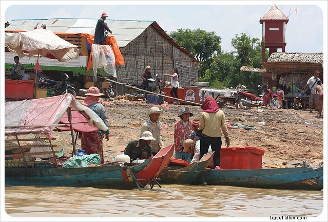 Life on Lake Tonle Sap: Exploring Cambodia s Thriving Floating Village of Chong Khneas