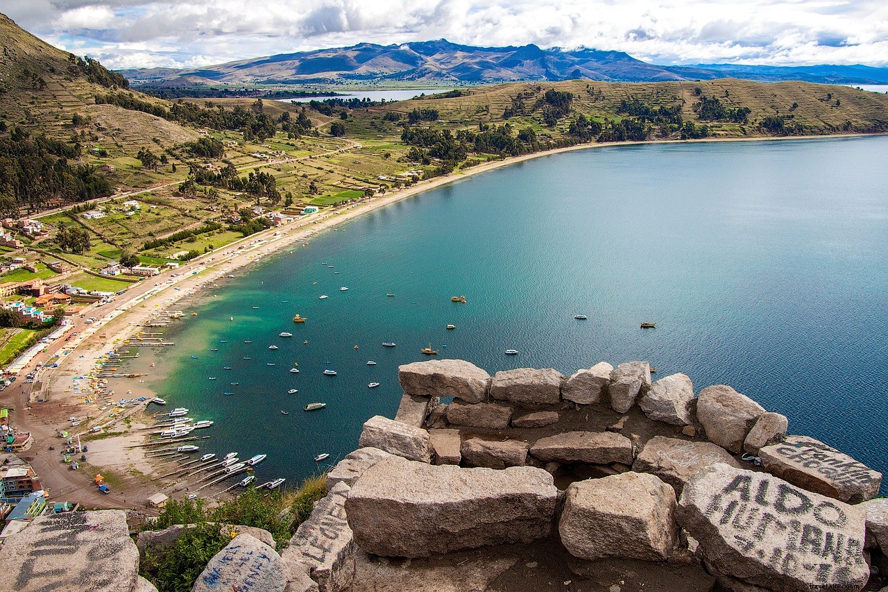 Lake Titicaca Guide: Floating Uros Islands, Puno Sights, and Essential Travel Tips