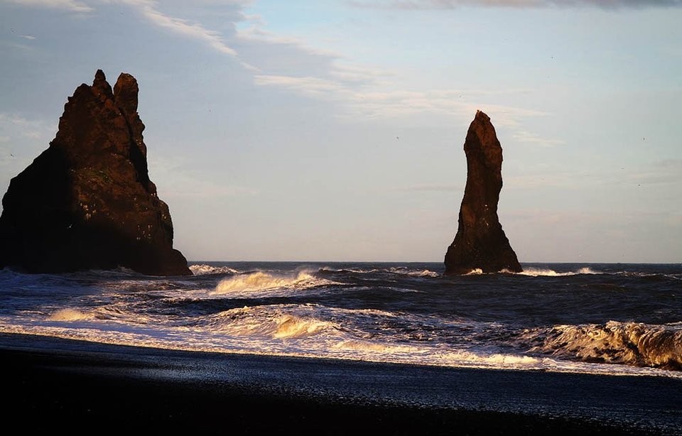 Reynisfjara Black Sand Beach: Ultimate Guide to Iceland s Iconic Wonder