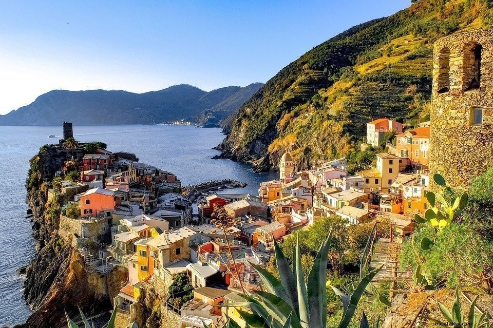 Discover Cinque Terre: Iconic Villages on Italy s Ligurian Coast