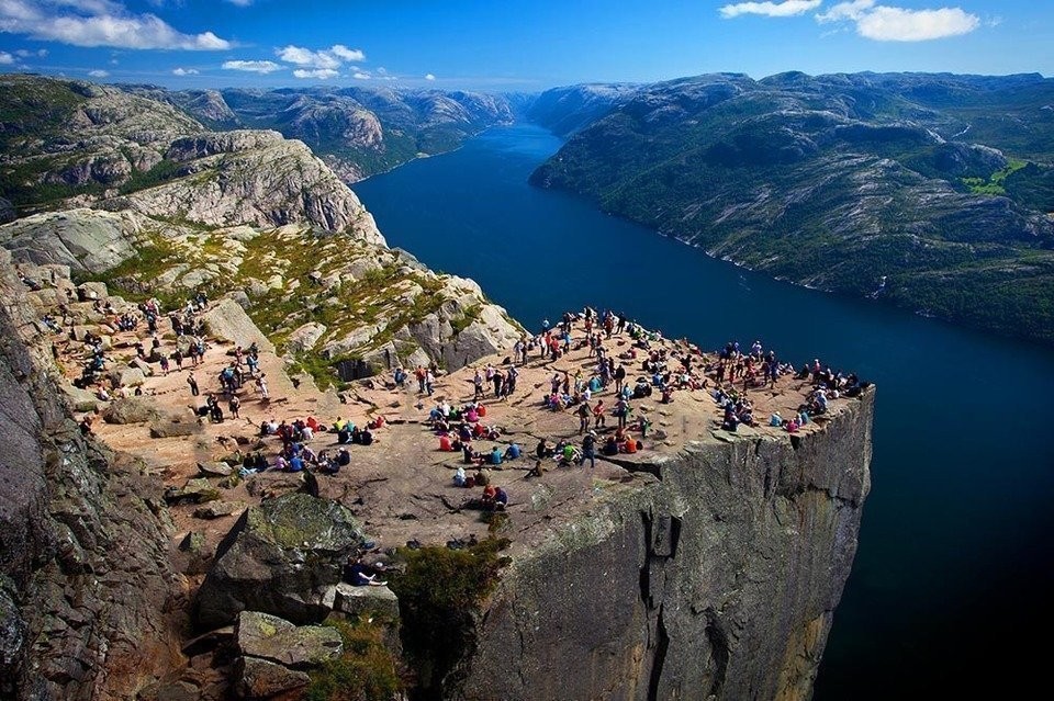Ultimate Guide to Hiking Preikestolen (Pulpit Rock): Stunning Views from Stavanger