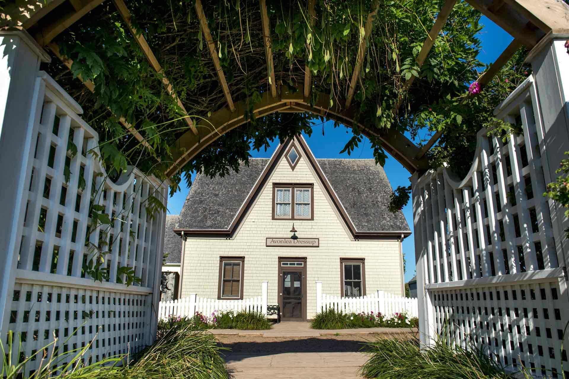 Iconic Canadian Landmarks: Must-Add to Your Bucket List