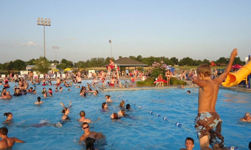 Prairie Grove Aquatic Center: Thrilling Slides, Pools & Family Fun