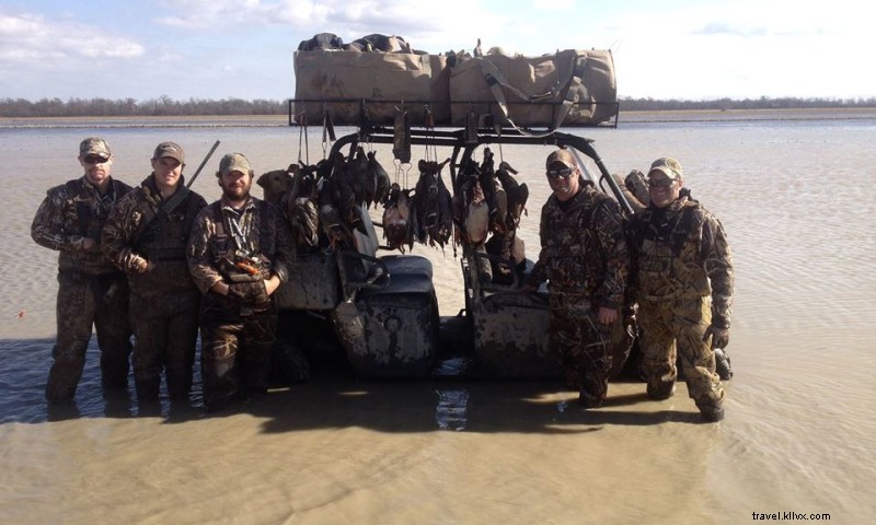 Whistling Wings Outfitters: Expert Guided Duck Hunting Services