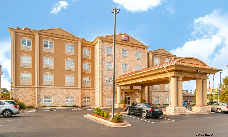 BEST WESTERN PLUS JFK Inn & Suites: Upscale Comfort Near JFK Airport