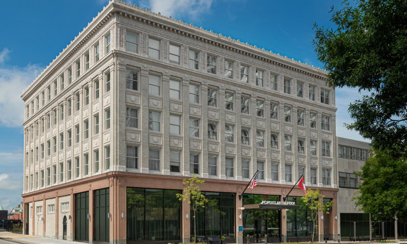 AC Hotel by Marriott Little Rock Downtown: Elegant Riverfront Retreat