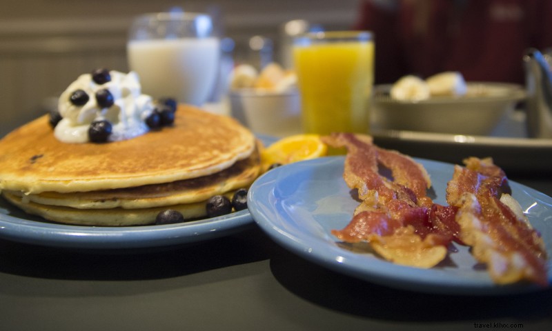 Myrtie Mae s Cafe: Award-Winning Fried Chicken with Stunning Ozark Mountain Views
