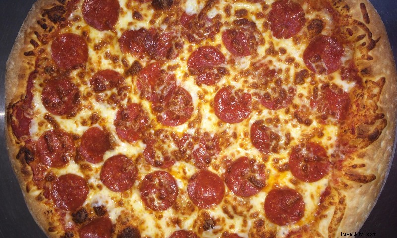 Front Street Pizza: Beloved Mom & Pop Pizzeria with Fresh, Quality Pies