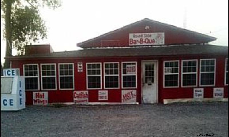 Roadside BBQ: Authentic Smoked Pork, Beef & Turkey Legs with Classic Sides
