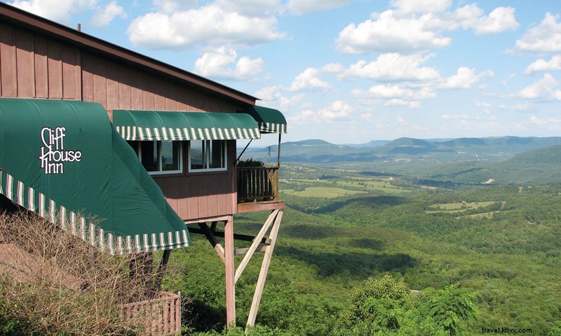 Cliff House Inn & Restaurant: Stunning Ozarks Views & Signature Pies