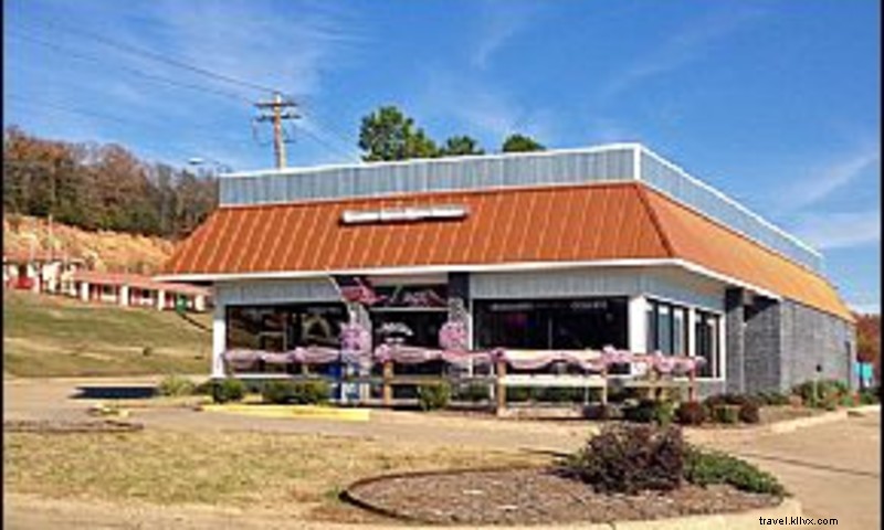 Julie s Sweet Shoppe: Fresh Breakfast Sandwiches, Donuts, Pies & Cakes