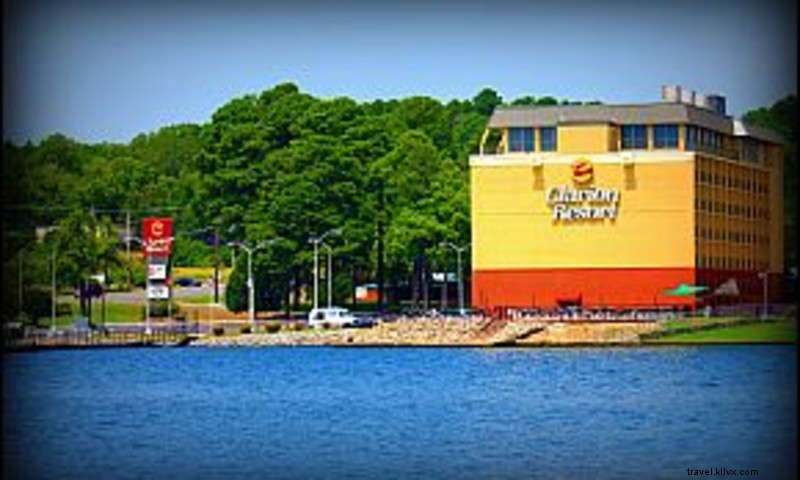 Clarion Resort on the Lake: Luxurious Lakeside Retreat with Stunning Views