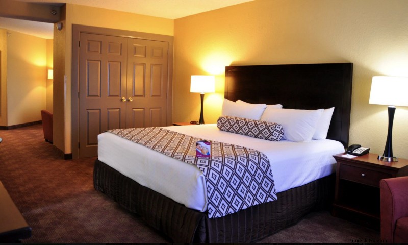 Crowne Plaza Little Rock: Upscale Luxury Hotel with Premier Amenities
