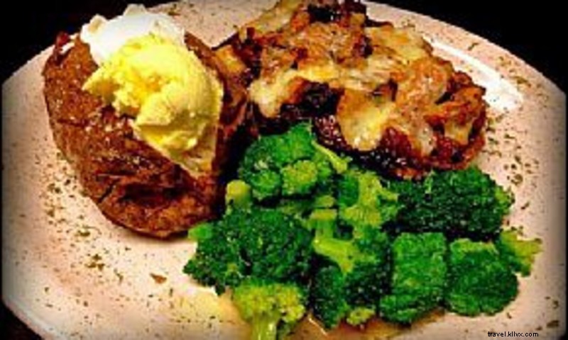 The Brickhouse Grill: Authentic Cajun Dining, Live Entertainment & Outdoor Balcony