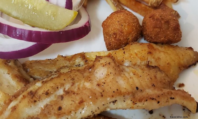 Carousel Restaurant: Family Favorites Like Pizza Burgers, BBQ Nachos & Deep Fried Oreos