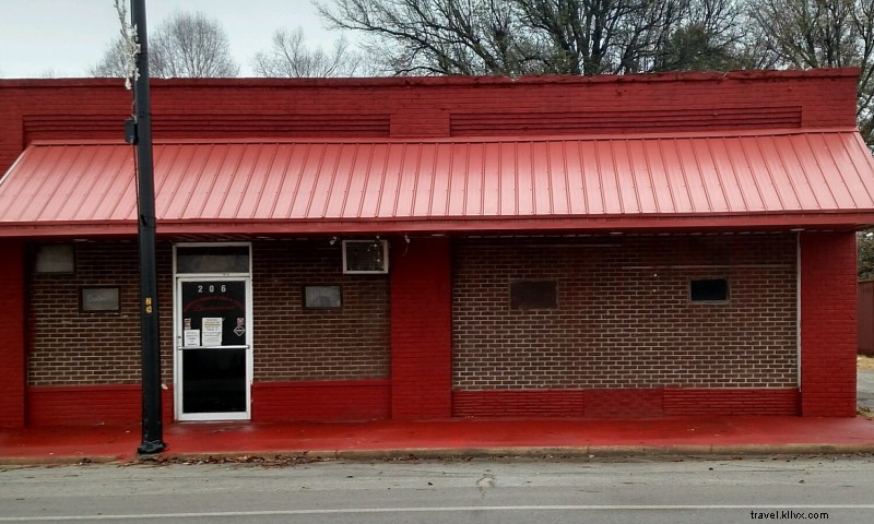 Barry s Main Street Bar & Grill: Hearty Bar Food, Juicy Steaks & Lively Karaoke