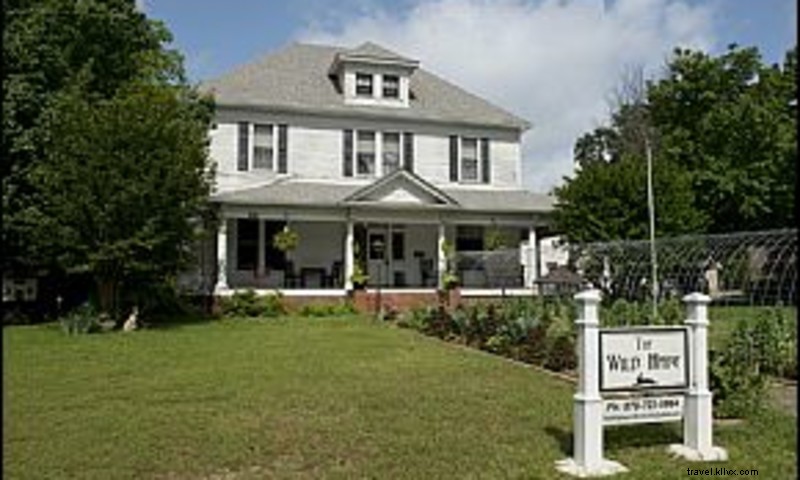 Wild Hare Bed & Breakfast: Historic Venue for Events & Fresh Bistro Lunch