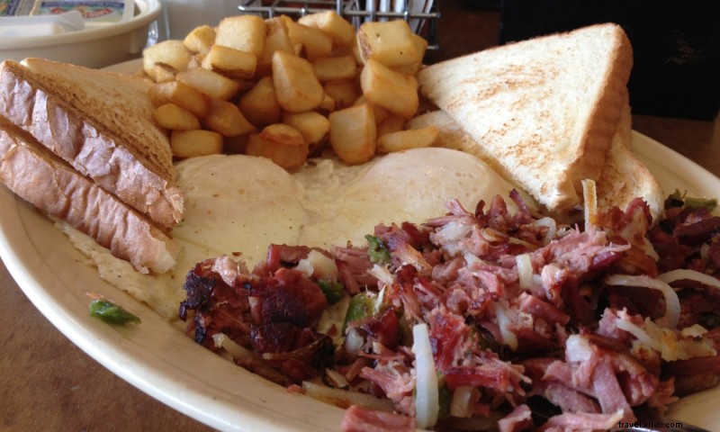 Skyline Cafe: Mena s Beloved Tradition Since 1922 | All-Day Home-Style Breakfast & Lunch