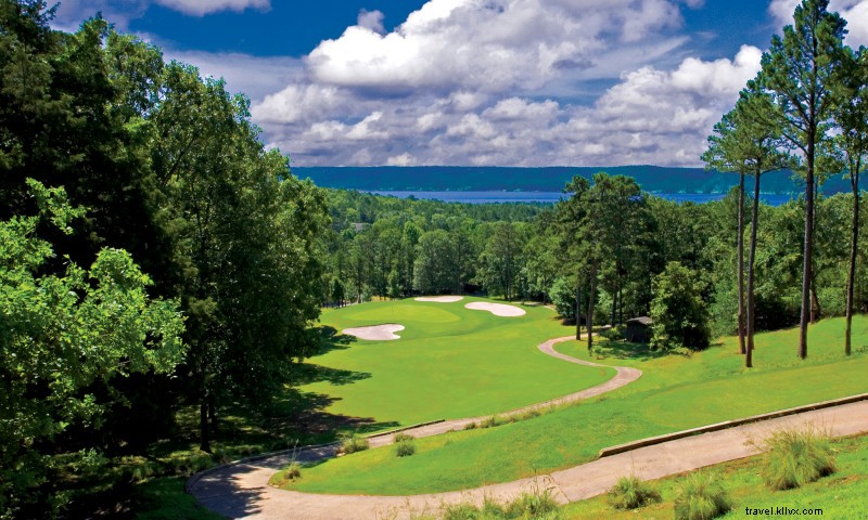 Red Apple Inn Country Club & Resort: Scenic Ozark Golf & Lakeside Luxury