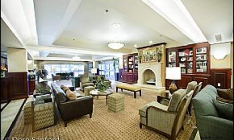 Holiday Inn Presidential: Deluxe Suites, Free WiFi & Premium Amenities