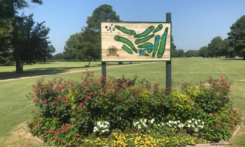 Lake Village Country Club: Premier 9-Hole Golf & Two Sisters Restaurant