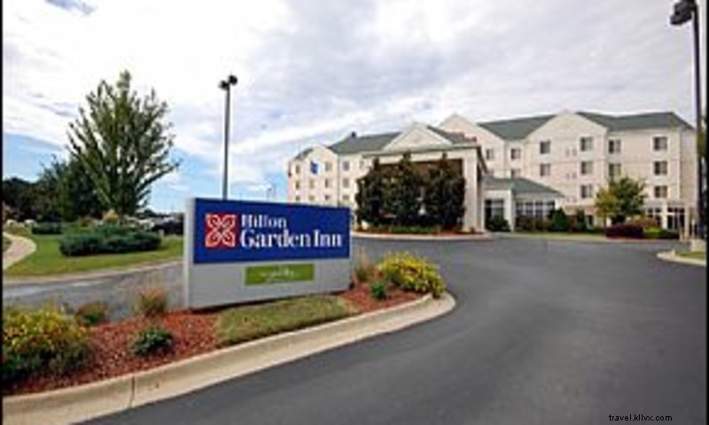 Hilton Garden Inn: Modern Comforts, Indoor Pool & Free WiFi