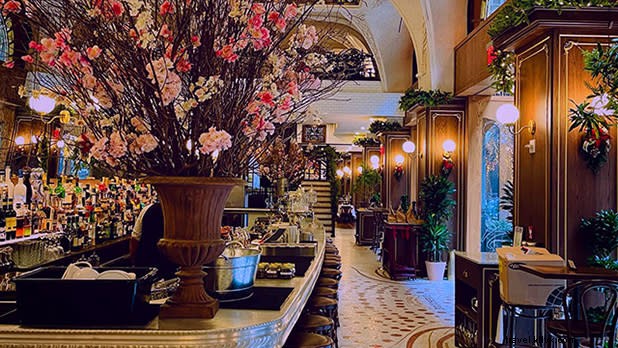 Insider s Broadway Guide: Top Shows, Best Dining & Must-Do Activities from a Local