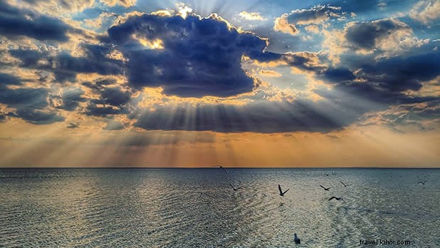 Top 12 Best Swimming Spots in New York State: Beaches, Lakes & Pools