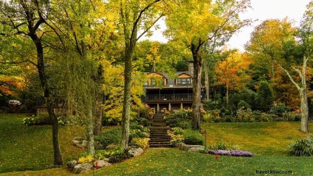 11 Best New York Hotels & Stays for Stunning Fall Foliage Views