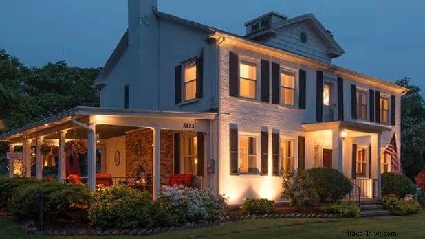 Discover 15 Unique Vacation Rentals in New York State: Cabins, Glamping & Luxury Hideaways