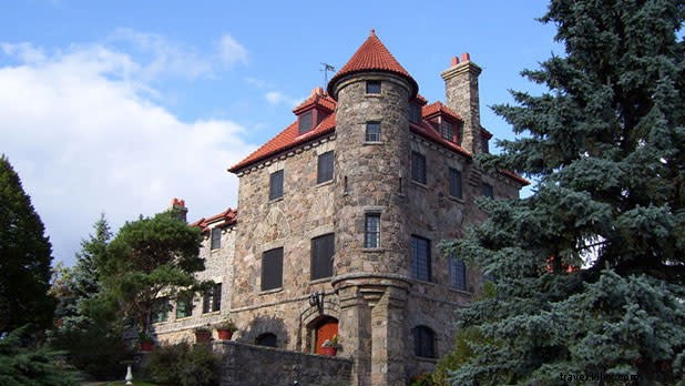 Discover 15 Unique Vacation Rentals in New York State: Cabins, Glamping & Luxury Hideaways